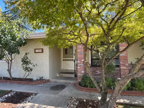 11200 Linda Dr, Auburn, CA 95602