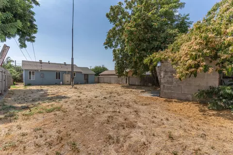 Exterior - 1323 Holm Ave, Modesto, CA 95351 photo 4 of 7