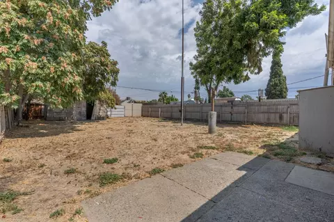 Exterior - 1323 Holm Ave, Modesto, CA 95351 photo 6 of 7