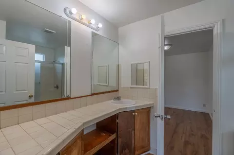 Bath - 1323 Holm Ave, Modesto, CA 95351 photo 1 of 2
