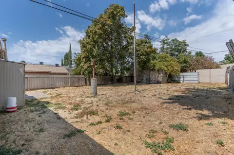 Exterior - 1323 Holm Ave, Modesto, CA 95351 photo 5 of 7