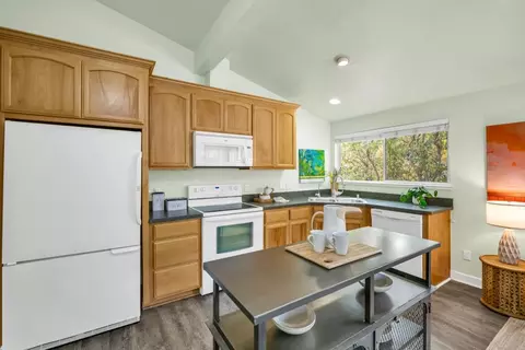 Kitchen - 756 Mulberry Ln, Davis, CA 95616 photo 7 of 8