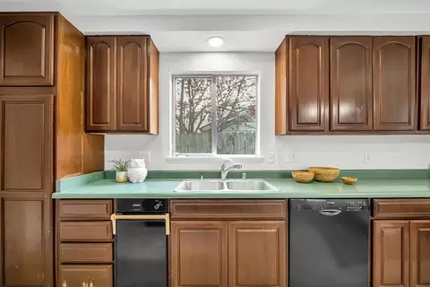 Kitchen - 756 Mulberry Ln, Davis, CA 95616 photo 5 of 8