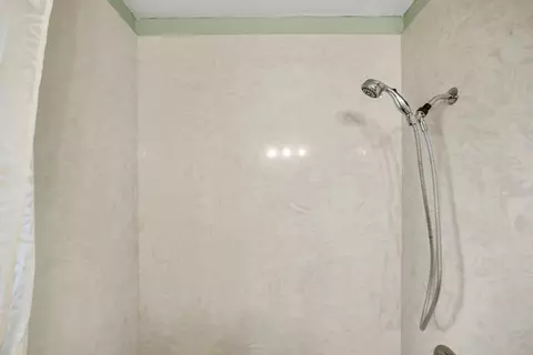 Bath - 756 Mulberry Ln, Davis, CA 95616 photo 2 of 5