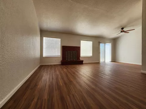 Living - 512 Rachelle Dr, Modesto, CA 95351 photo 2 of 3