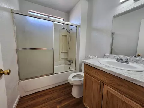Bath - 512 Rachelle Dr, Modesto, CA 95351 photo 1 of 2