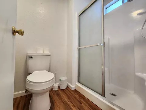 Bath - 512 Rachelle Dr, Modesto, CA 95351 photo 2 of 2