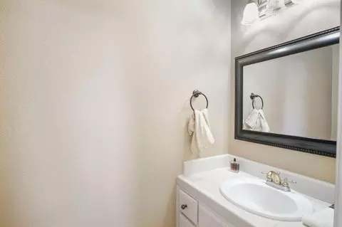 Bath - 1345 Alex Cir, Turlock, CA 95382 photo 1 of 4