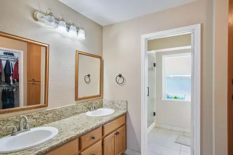 Bath - 1345 Alex Cir, Turlock, CA 95382 photo 3 of 4