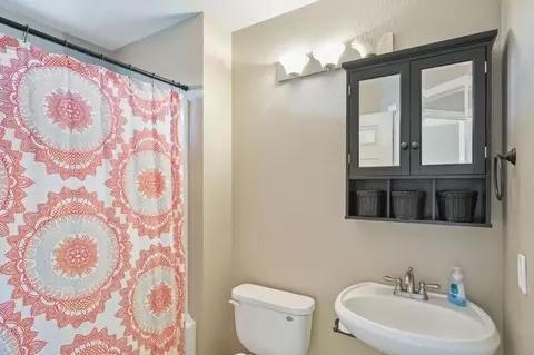 Bath - 1345 Alex Cir, Turlock, CA 95382 photo 2 of 4