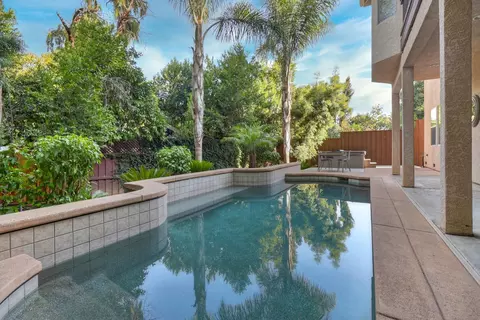 1626 Arden Bluffs Ln, Carmichael, CA 95608