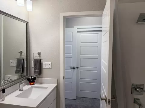 Bath - 4365 Focus Ln, Modesto, CA 95356 photo 4 of 11