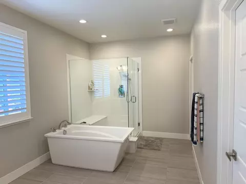 Bath - 4365 Focus Ln, Modesto, CA 95356 photo 7 of 11