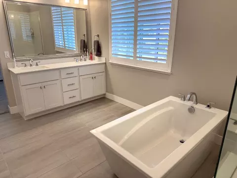 Bath - 4365 Focus Ln, Modesto, CA 95356 photo 10 of 11