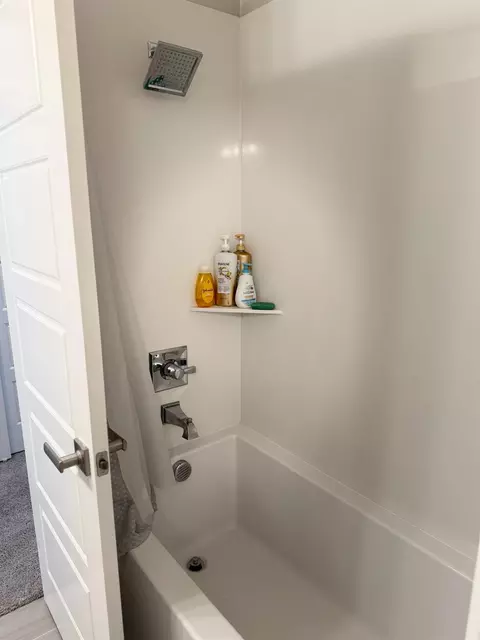 Bath - 4365 Focus Ln, Modesto, CA 95356 photo 6 of 11