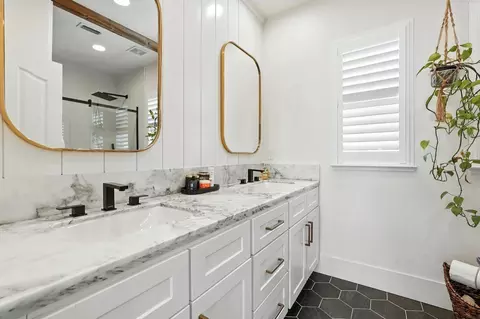 Bath - 1082 Smith Way, Folsom, CA 95630 photo 3 of 4