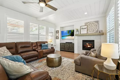 Living - 1082 Smith Way, Folsom, CA 95630 photo 3 of 4