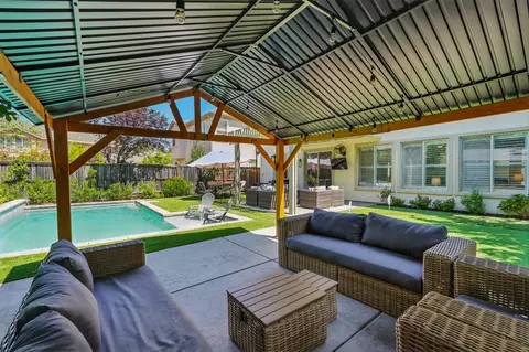 Exterior - 1082 Smith Way, Folsom, CA 95630 photo 5 of 9