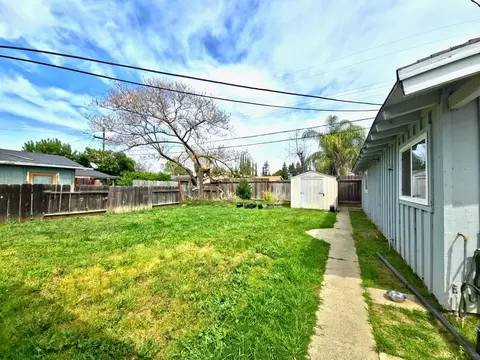 Exterior - 1650 Bette St, Merced, CA 95341 photo 6 of 7