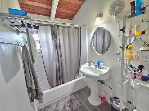 Bath - 1650 Bette St, Merced, CA 95341 photo 1 of 2