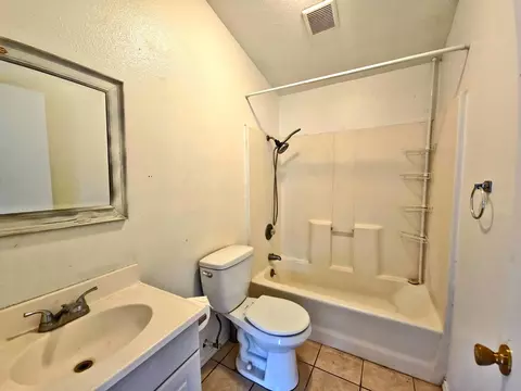 Bath - 1650 Bette St, Merced, CA 95341 photo 2 of 2