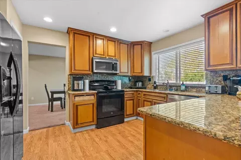 Kitchen - 4307 Suzanne Dr, Pittsburg, CA 94565 photo 2 of 2
