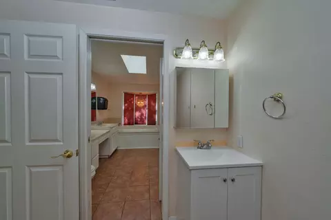 Bath - 2446 Prado Vista Rd, Placerville, CA 95667 photo 4 of 5