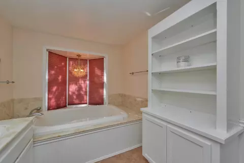 Bath - 2446 Prado Vista Rd, Placerville, CA 95667 photo 2 of 5