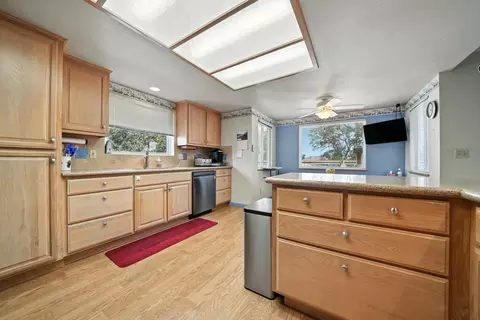 Kitchen - 31 Willet Ct, Wallace, CA 95254 photo 3 of 8