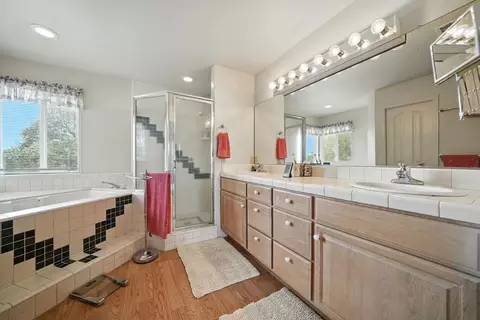 Bath - 31 Willet Ct, Wallace, CA 95254 photo 4 of 4