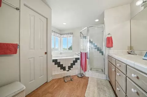 Bath - 31 Willet Ct, Wallace, CA 95254 photo 3 of 4