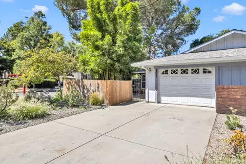 909 Bienville St, Davis, CA 95616