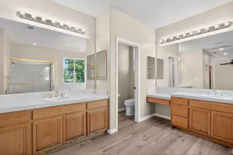 Bath - 4700 Glenbrook Dr, Tracy, CA 95377 photo 2 of 6