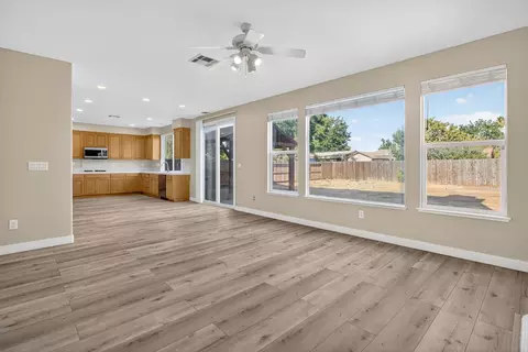 Living - 4700 Glenbrook Dr, Tracy, CA 95377 photo 4 of 6