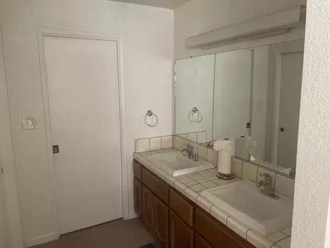 Bath - 1008 Bingham Dr #1, Modesto, CA 95350 photo 1 of 1
