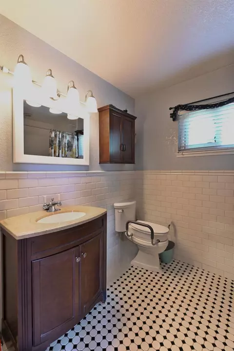 Bath - 2451 Canoe St, Copperopolis, CA 95228 photo 2 of 3