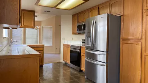 Kitchen - 324 Goldrun Dr, Modesto, CA 95354 photo 2 of 3