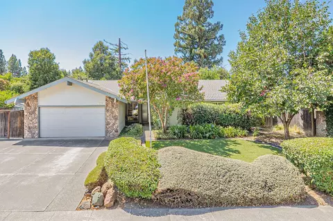 621 Marina Cir, Davis, CA 95616 photo 2