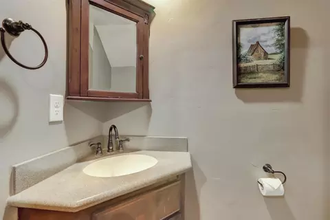 Bath - 20816 Oxbow Way, Grass Valley, CA 95949 photo 3 of 5