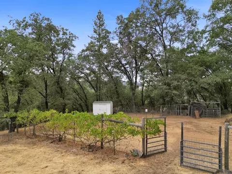 Exterior - 20816 Oxbow Way, Grass Valley, CA 95949 photo 6 of 25