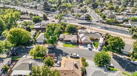 1109 Half Moon Dr, Modesto, CA 95350 photo 31