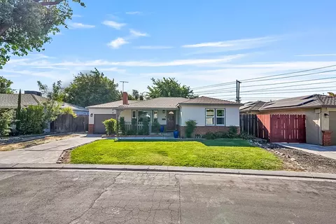 1109 Half Moon Dr, Modesto, CA 95350 photo 2