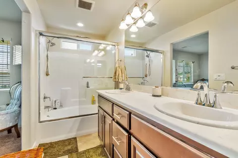 Bath - 3628 Landmark Cir, Modesto, CA 95356 photo 1 of 2