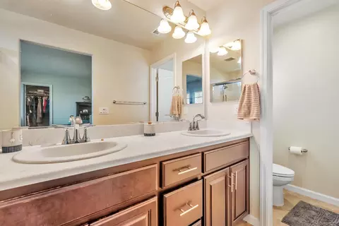 Bath - 3628 Landmark Cir, Modesto, CA 95356 photo 2 of 2