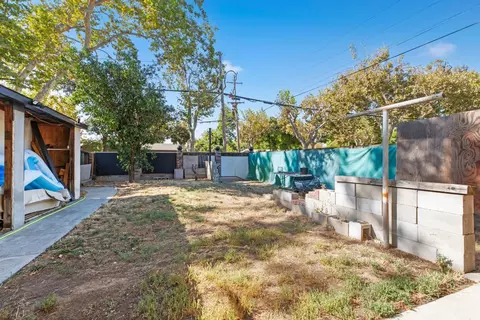 Exterior - 319 E Morris Ave, Modesto, CA 95354 photo 7 of 12