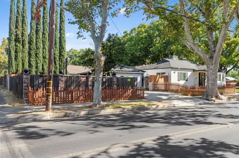 Exterior - 319 E Morris Ave, Modesto, CA 95354 photo 9 of 12