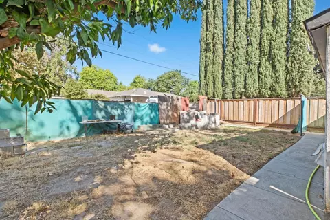 Exterior - 319 E Morris Ave, Modesto, CA 95354 photo 6 of 12