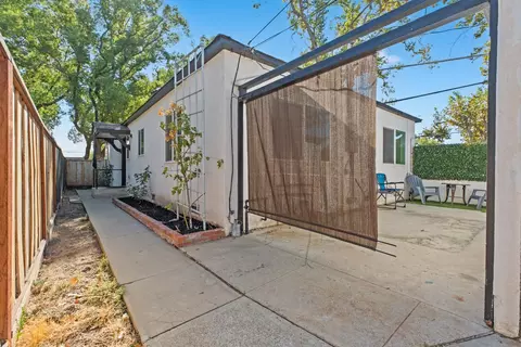 Exterior - 319 E Morris Ave, Modesto, CA 95354 photo 4 of 12