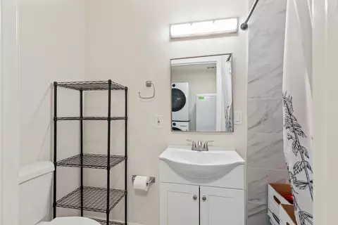 Bath - 319 E Morris Ave, Modesto, CA 95354 photo 3 of 3