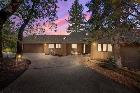 11912 Deer Park Dr, Nevada City, CA 95959